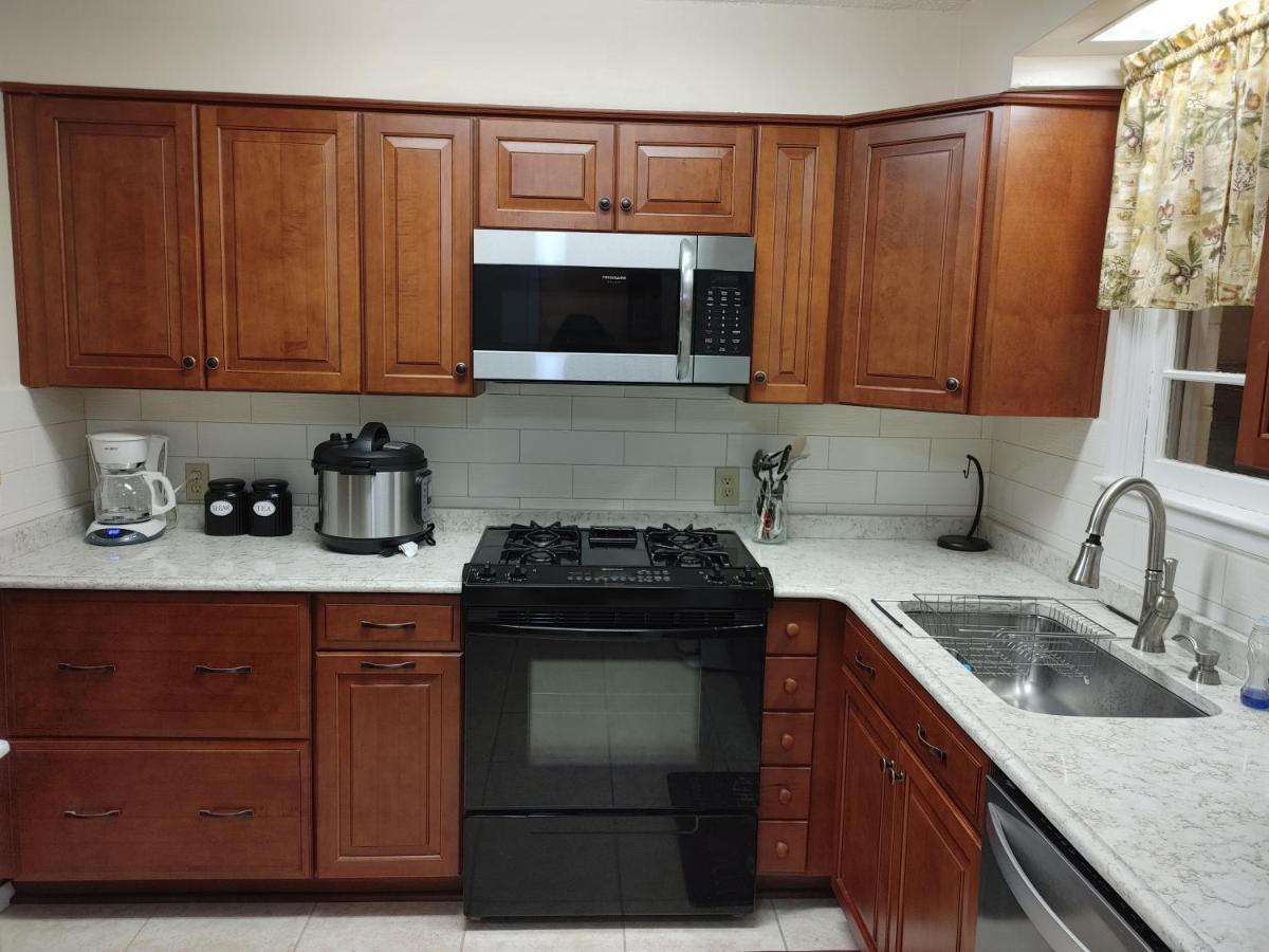 The Kind House Hosting, Low Monthly Rates, Traveling Nurses, Fletc, & Travelers! 브런즈윅 외부 사진